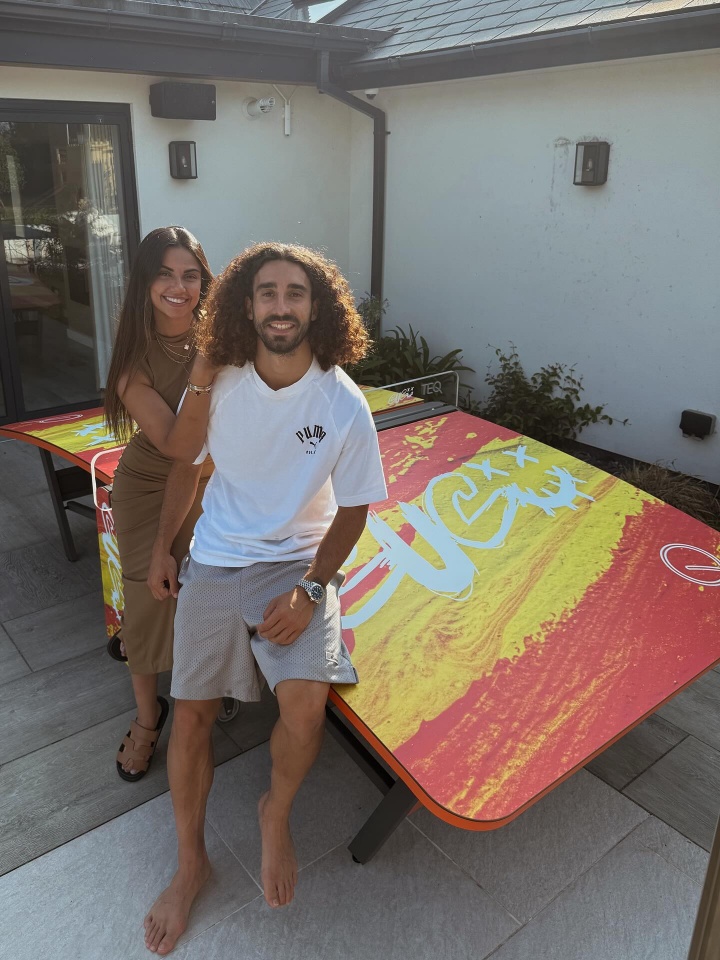 开云体育-【小吧社交秀】胡梅尔斯女友海边惬意度假 瓦尔加秀身材