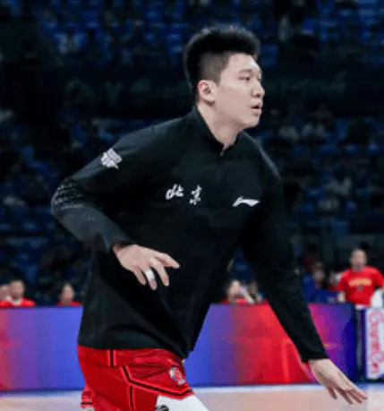 雷蒙：亚洲杯期间为了让王俊杰睡好觉，给他讲点小时候趣事