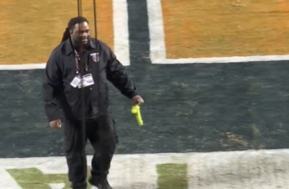 开云体育app-NFL赛场再现不雅事件：仿制器官被抛入场内，WNBA前科引发联赛关注